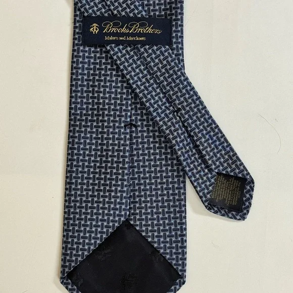 Brooks Brothers Makers Mens Silk Necktie Tie Blue on Blue Geometric Basketweave - Picture 3 of 5
